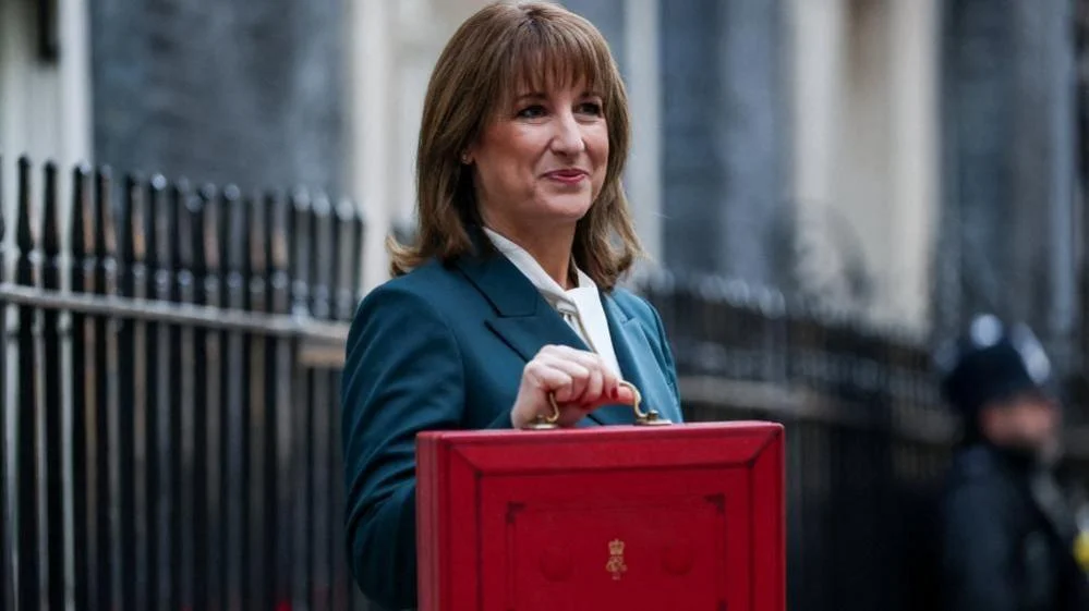 The Financial Conduct Authority has opted not to pursue an immediate investigation into Rachel Reeves and the Treasury regarding pre-budget briefings, while leaving the possibility for future scrutiny open. This decision follows allegations of market manipulation linked to these briefings.