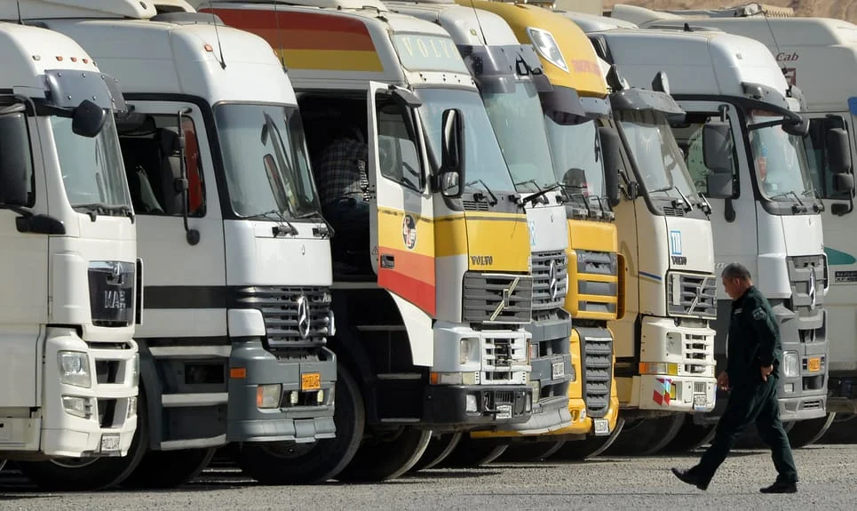 The EU trucking sector is unlikely to meet zero emissions targets, with only 10,000 electric trucks out of 6 million. Businesses must prepare for potential regulatory changes and increased operational costs.